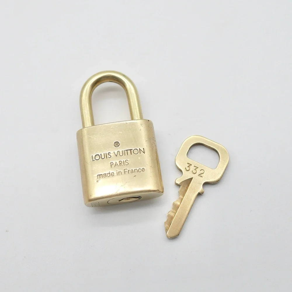 🍓LV Lock and Key #332 - Picture 3 of 4
